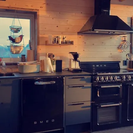 Unique Barnhouse In Amazing Gimsoy In Lofoten *